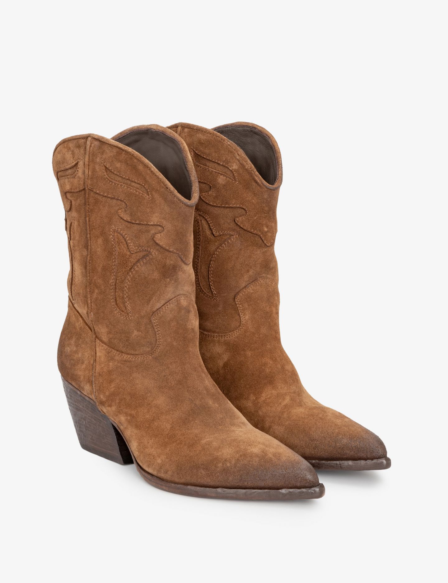 מה נלבש לחג? מכנסיים הורסים ומגפונים שהם בול לסתיו | jour-magazine.co.il