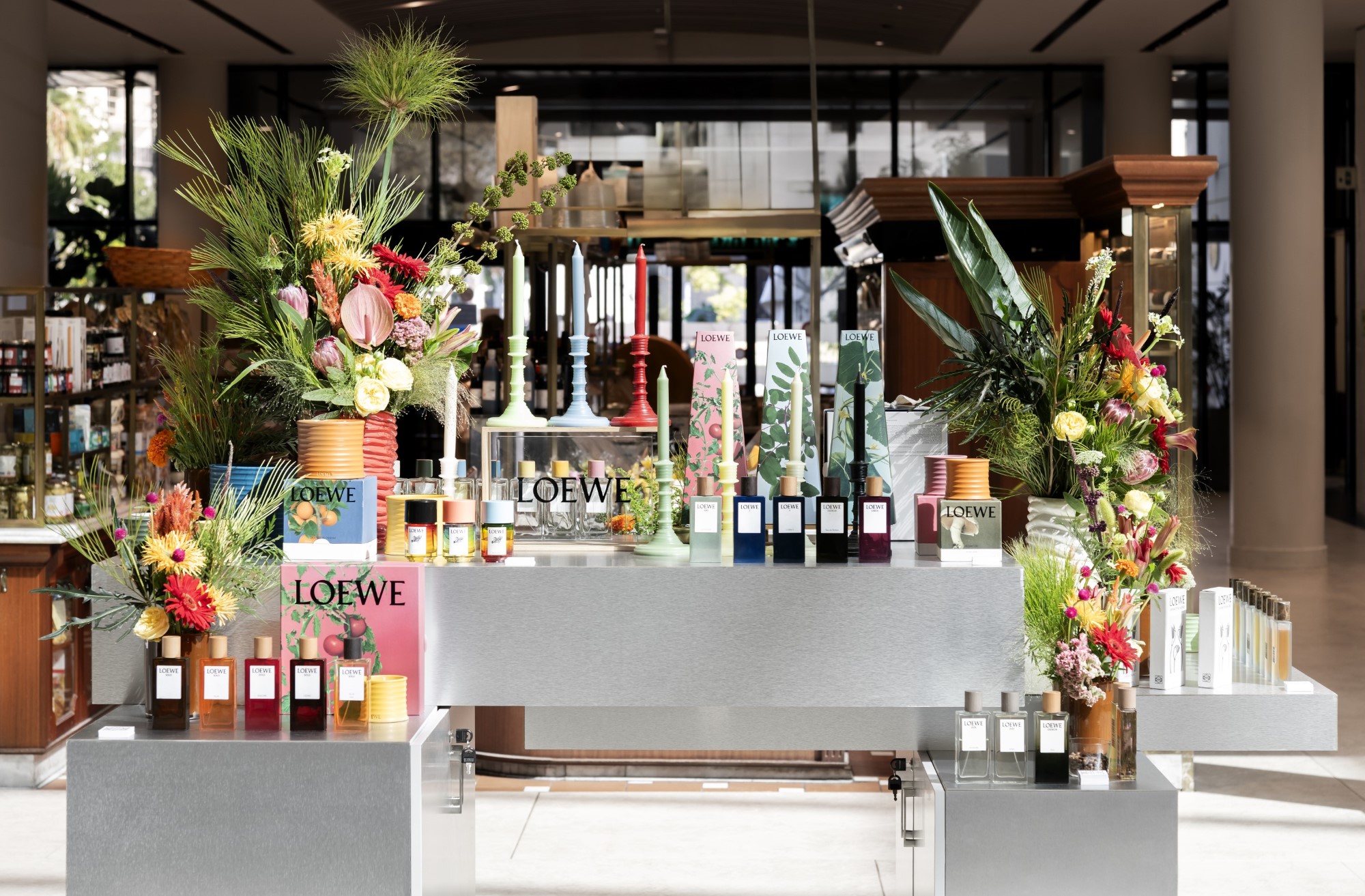 LOEWE נוחתת ברמת אביב: פופ־אפ של ניחוחות, אמנות ויוקרה | jour-magazine.co.il