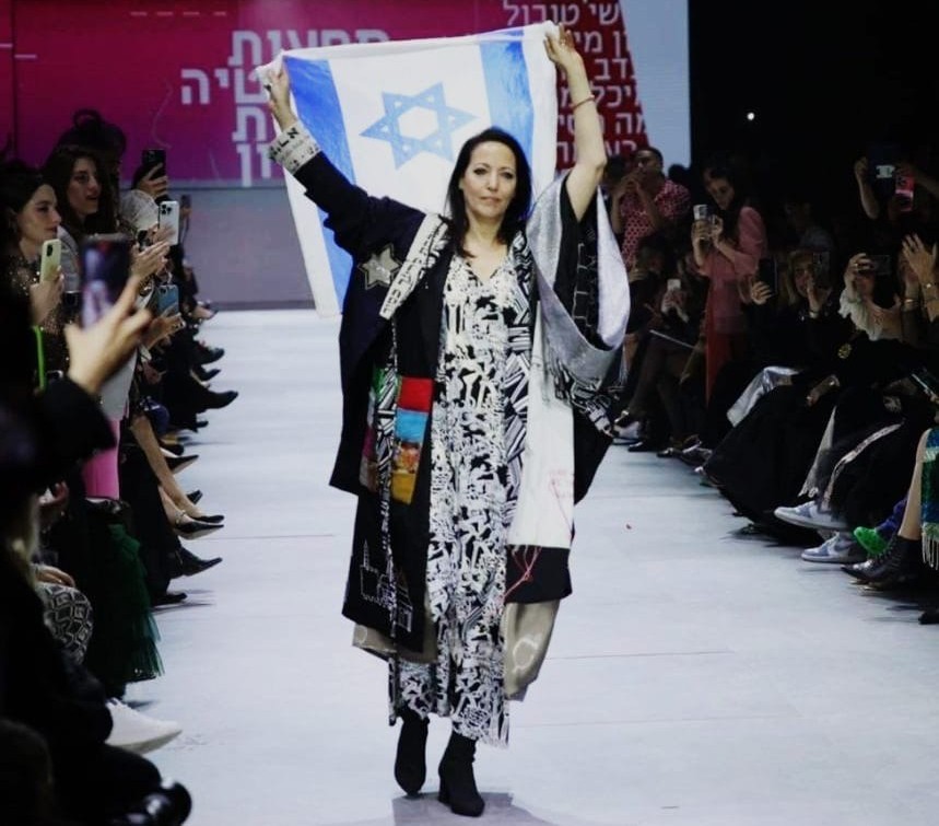 קובעות ביומן: שבוע האופנה תל אביב 2025 עובר דירה — וחוזר בגדול | jour-magazine.co.il