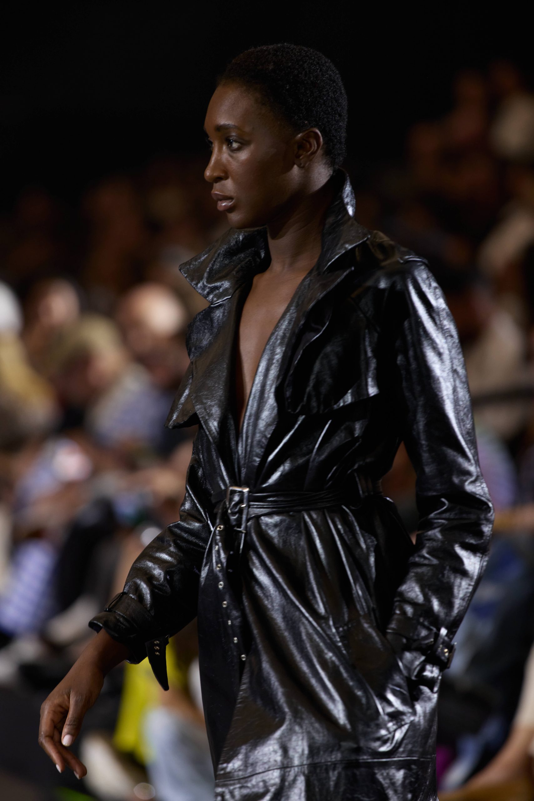 הלב על המסלול: יום שבו אופנה אמרה יותר מבד | jour-magazine.co.il