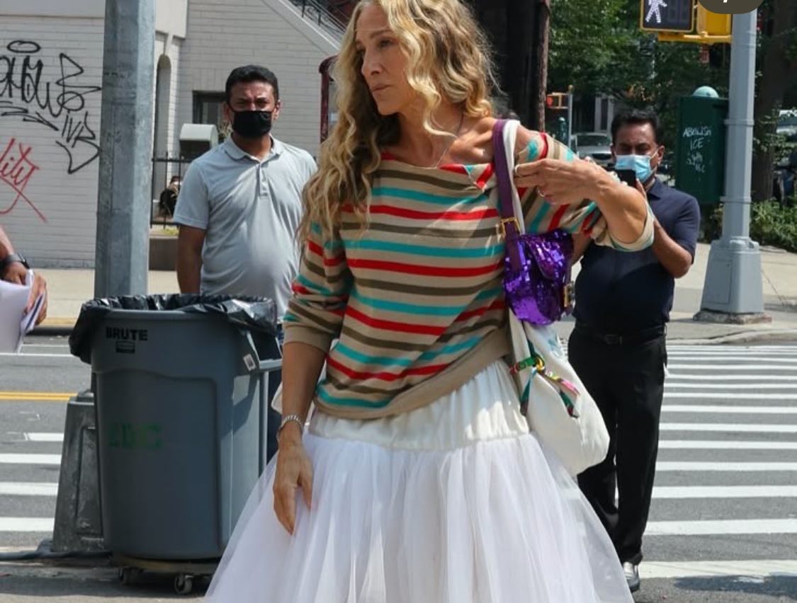 החצאית שחשבנו שנשארה על רחבת הבלט – חוזרת למסלול | jour-magazine.co.il