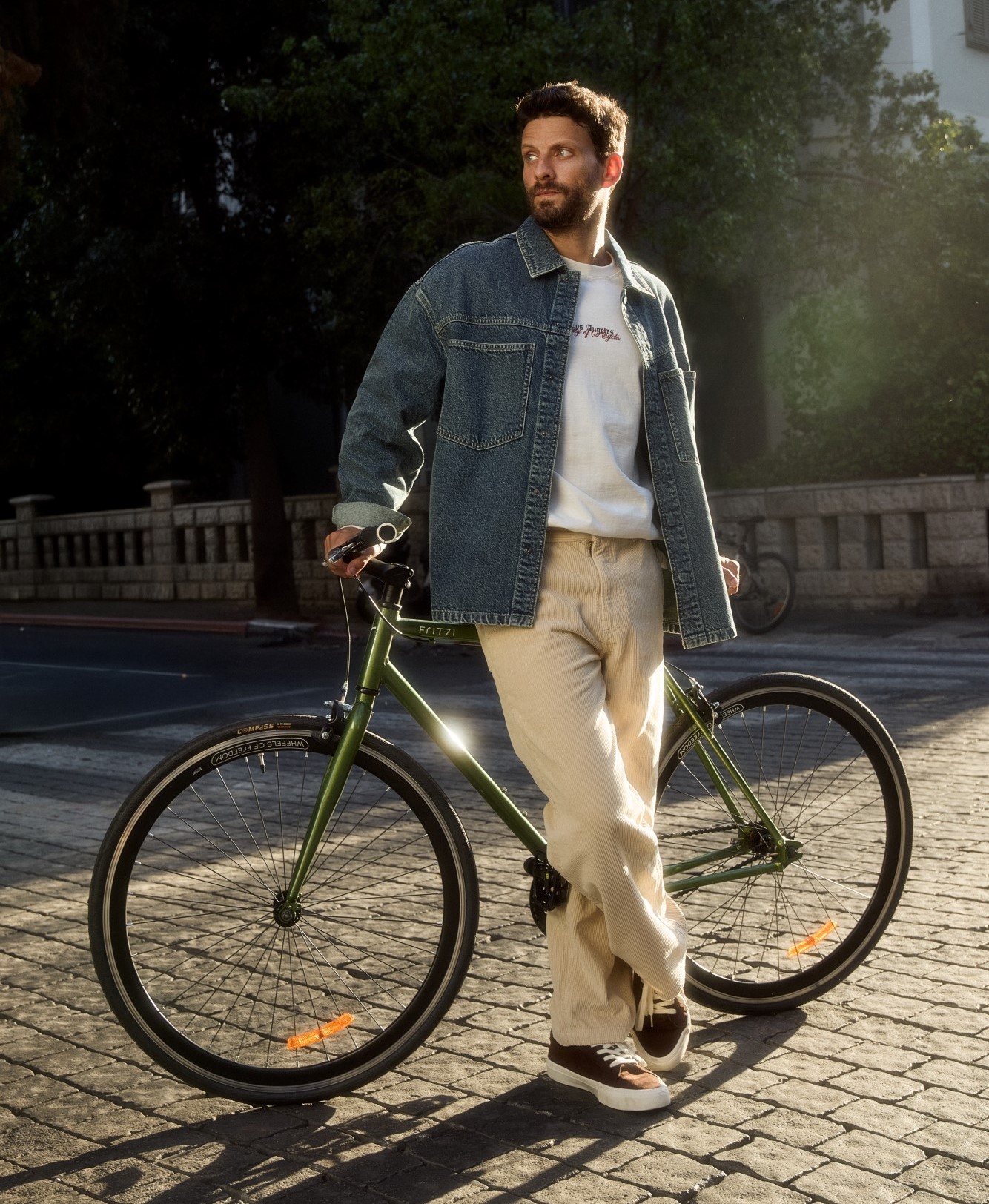 זה מתחיל במבט: קסטרו משיקים את קולקציית חורף 2025 | jour-magazine.co.il