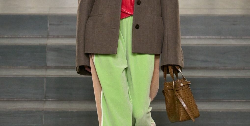 מכנסיים במרכז: כך נראים טרנדי המכנסיים של חורף 2025 | jour-magazine.co.il