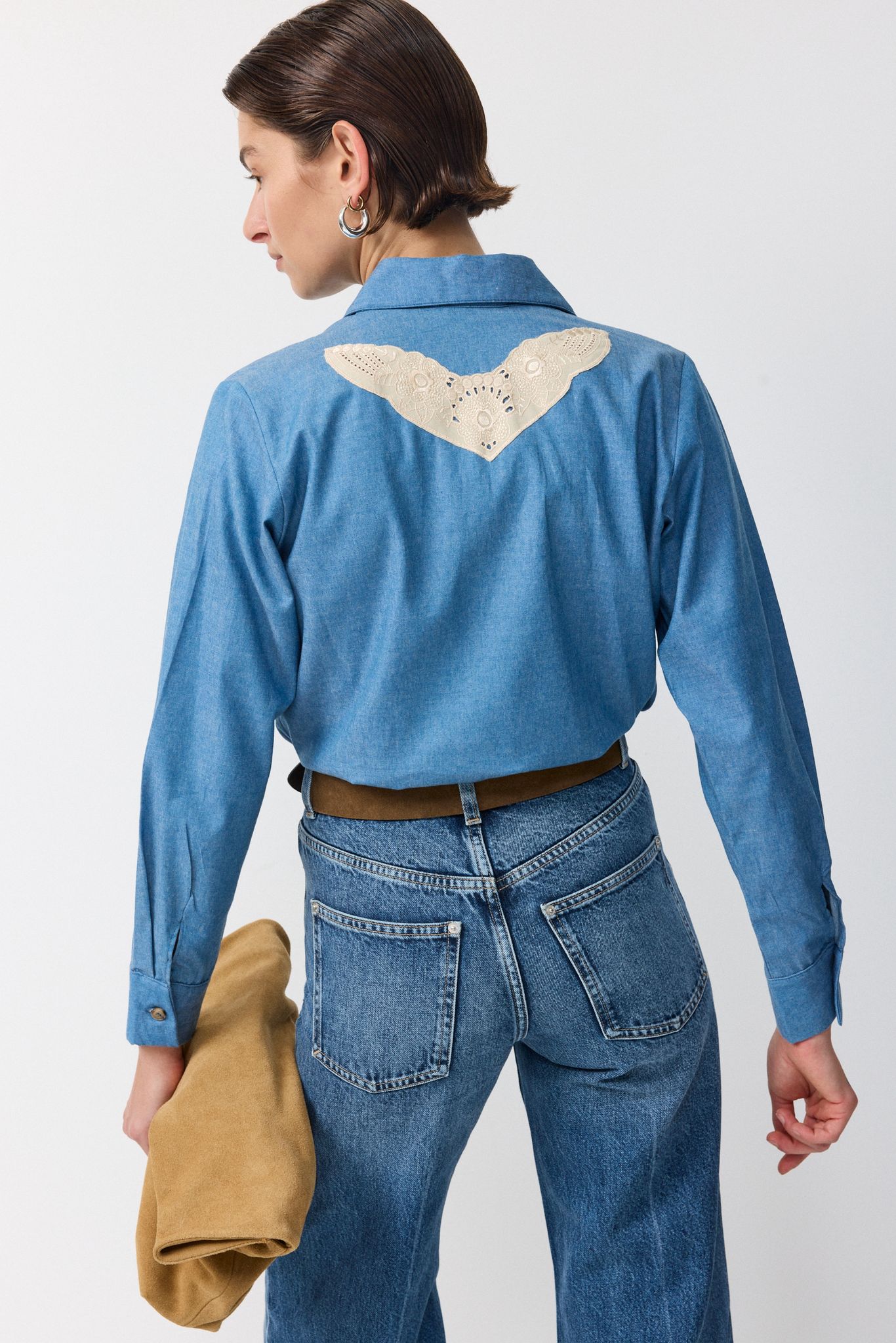 קארן מזרחי חוזרת אל הארכיון המשפחתי: Backstage becomes front row | jour-magazine.co.il