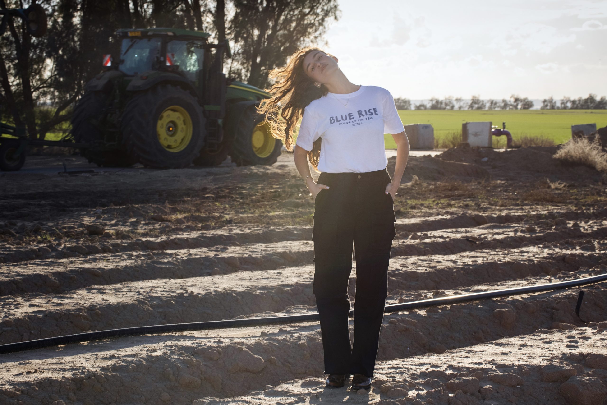 כשהצבע יוצא מהקיר ונכנס לארון: BLUE RISE של נירלט פוגש את HOLYLAND CIVILIANS | jour-magazine.co.il