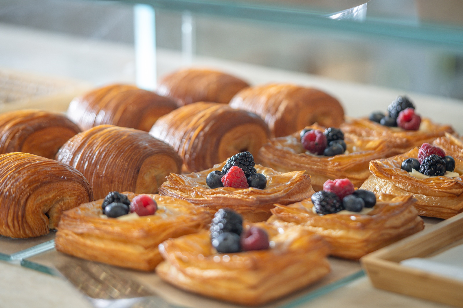 FACTORY 54 CAFE נחת בגלילות: קפה - מאפים ודיטיילים ברמת לוק | jour-magazine.co.il