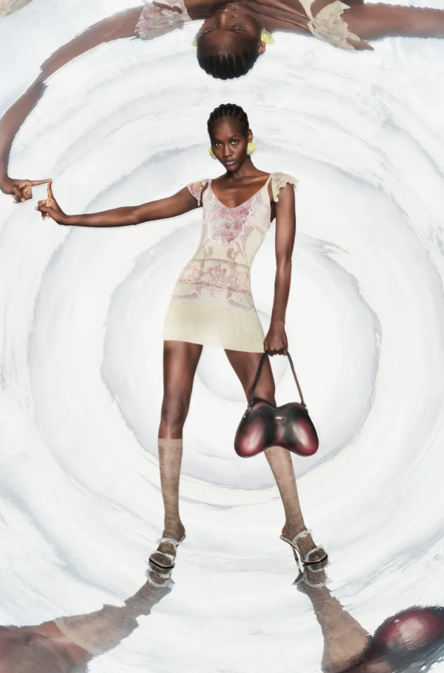 ה-PLAY של DIESEL עולה שלב: תיק "שלט המשחק" שחוצה מסך ויורד לרחוב | jour-magazine.co.il