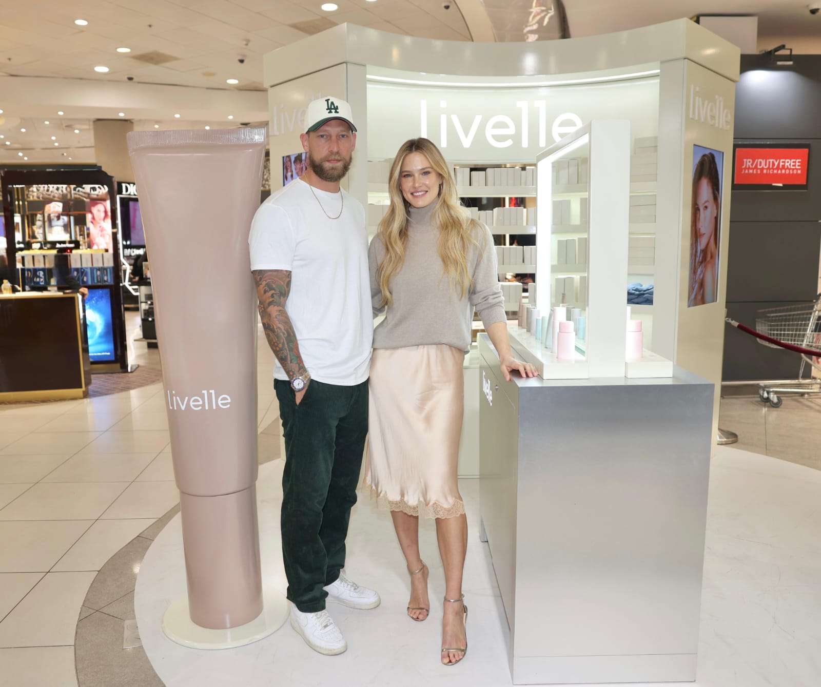 בין טיסה לטאץ׳-אפ: הבוקר הגענו לטרמינל - אבל לא כדי לעלות על טיסה | jour-magazine.co.il