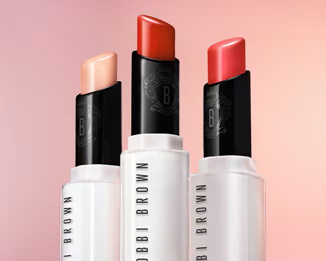 Bobbi Brown - באלם לחות לשפתיים עם גוון