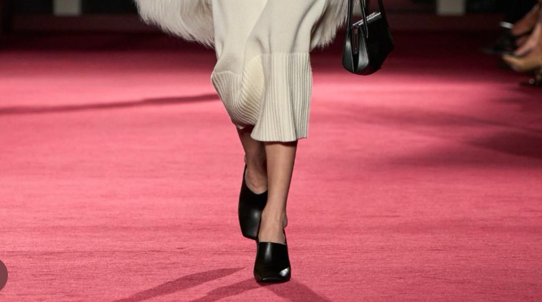 נעל חדשה ומשונה השתלטה על שבוע האופנה | jour-magazine.co.il