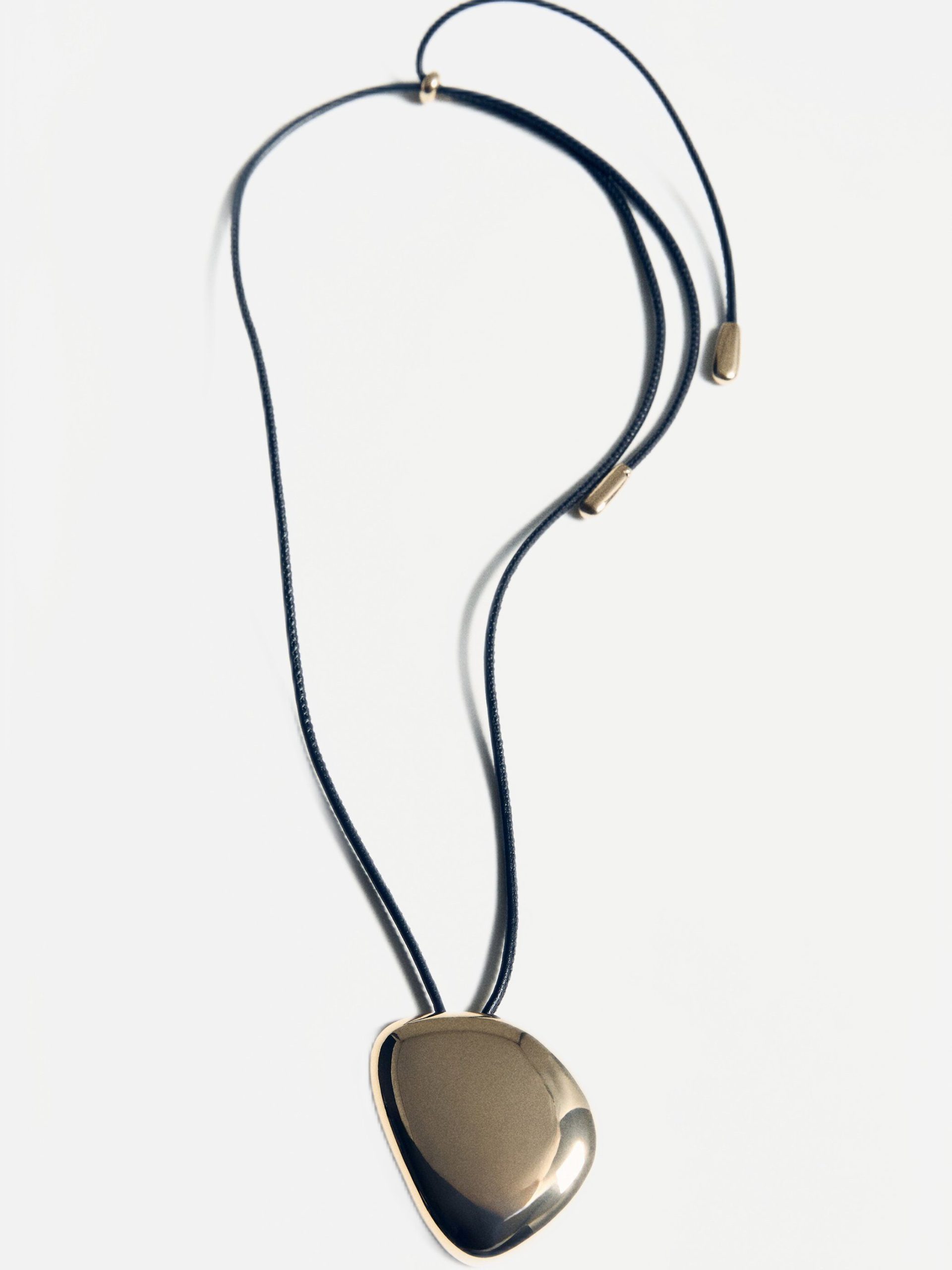 MANGO - שרשרת בשילוב עיטור מרכזי