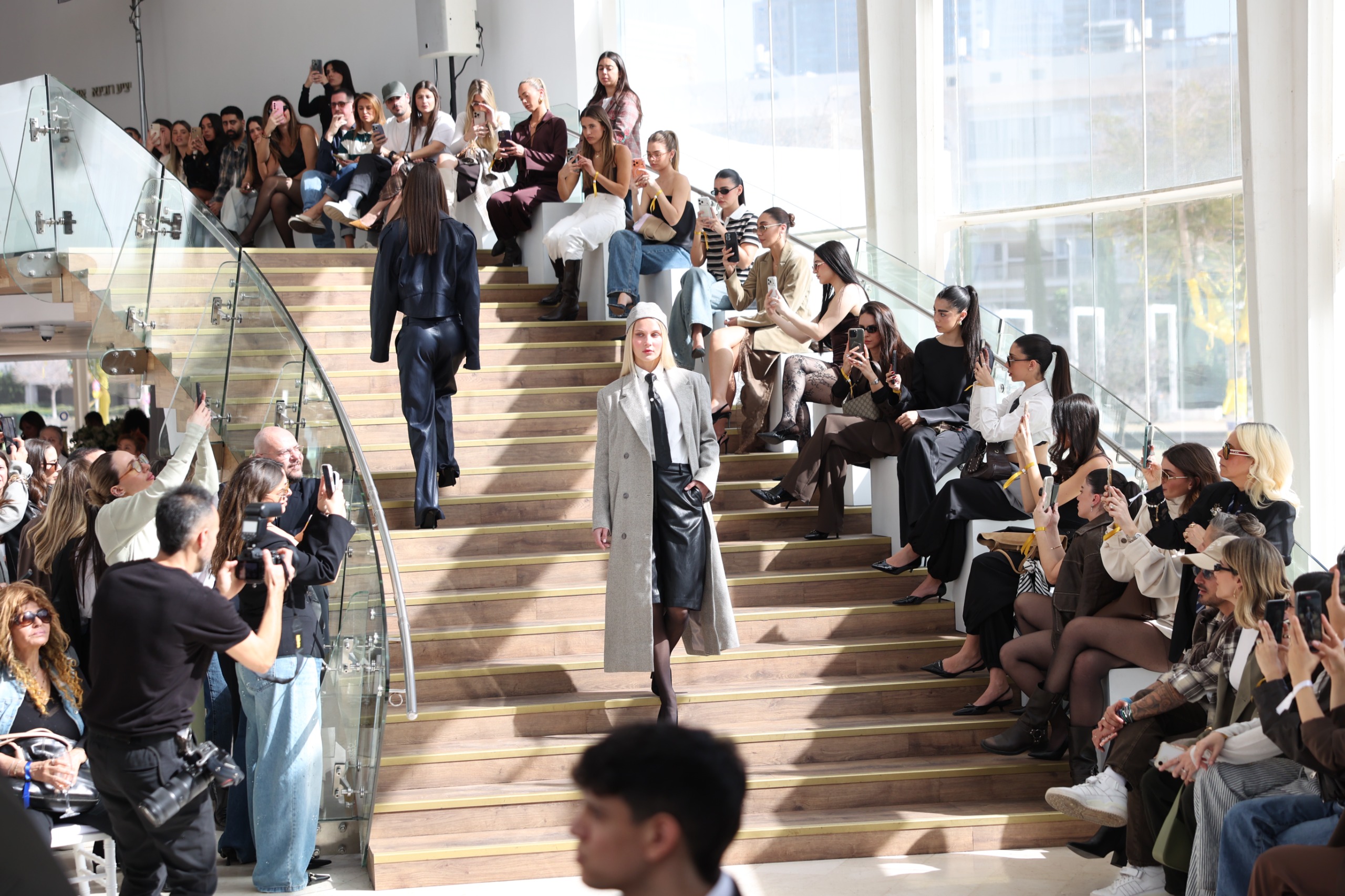 בין סטריט לוורק־וור: הקולקציה החדשה של טוונטיפורסבן בעיצוב ספיר אביסרור | jour-magazine.co.il