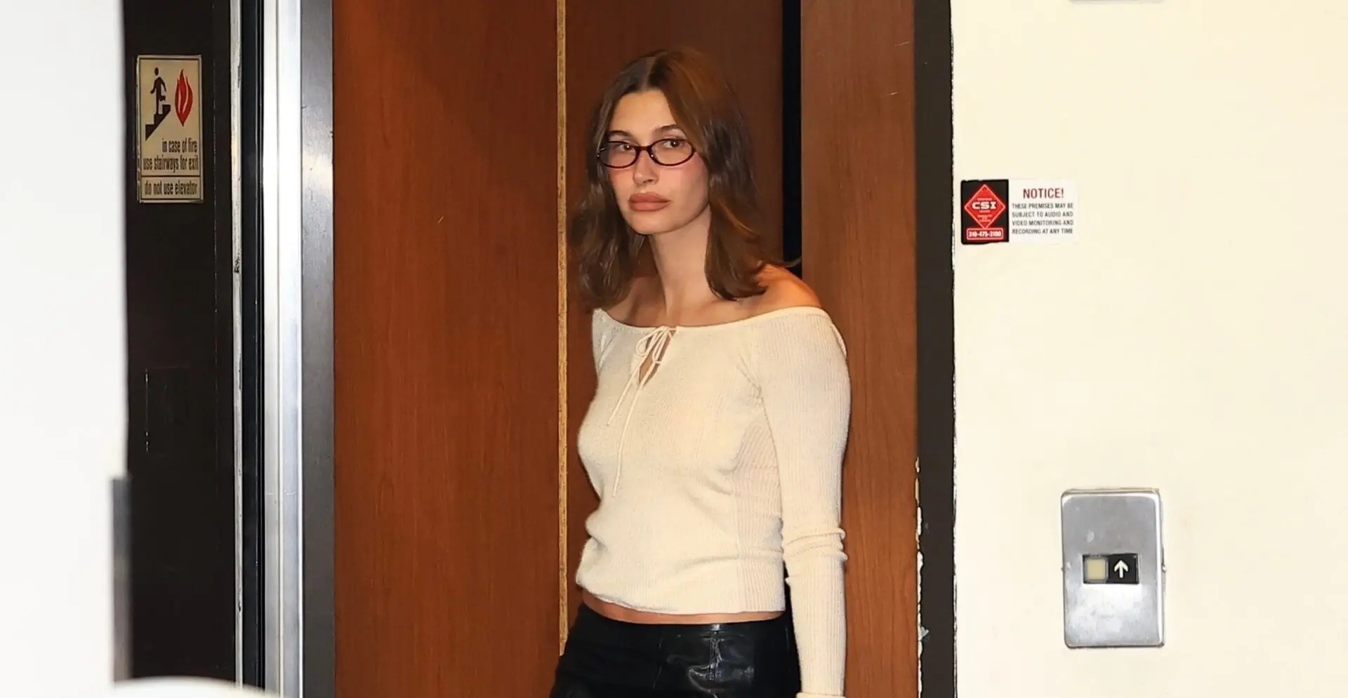 אז מה אם אין לנו לאן לצאת? היילי ביבר קובעת את הסטנדרט לדייט הבא (שלנו) | jour-magazine.co.il