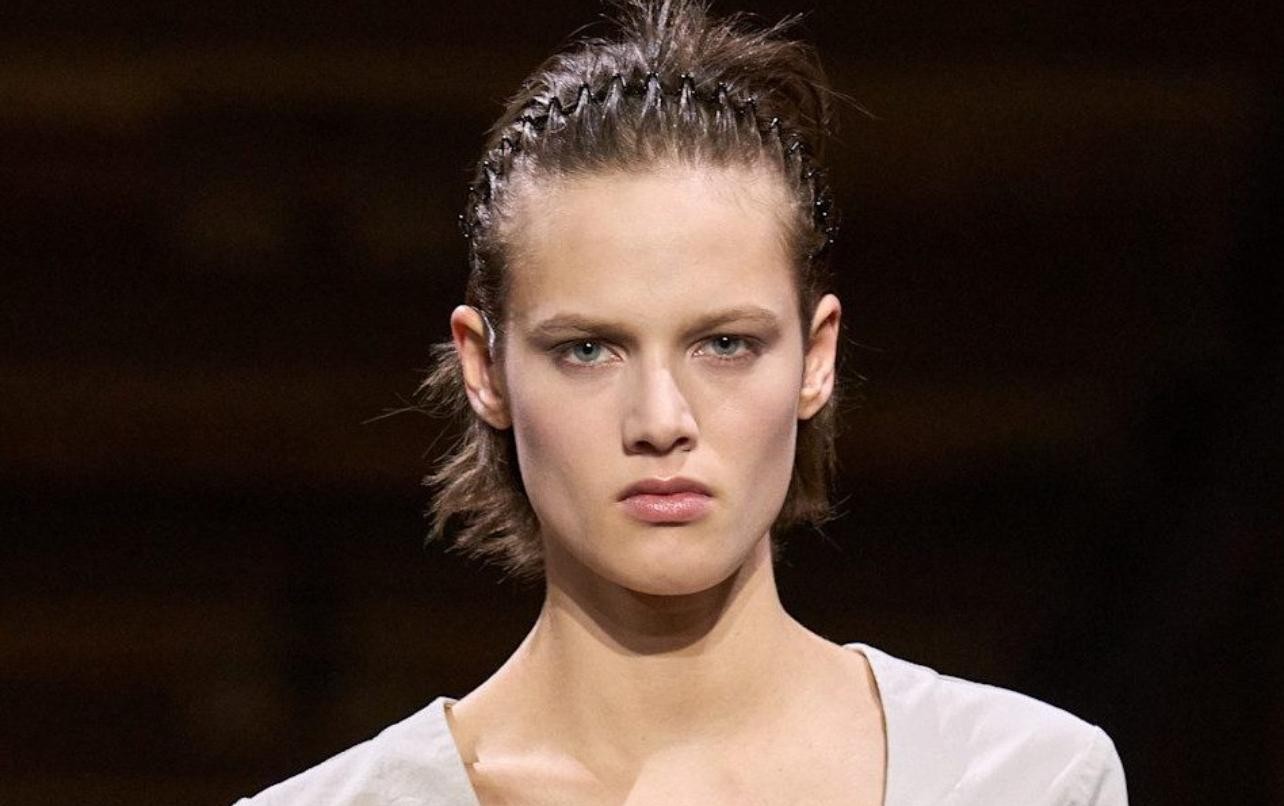 שובה של הקשת: האקססורי שמוכיח שלפעמים הכי כיף זה ללכת בזיג-זג | jour-magazine.co.il