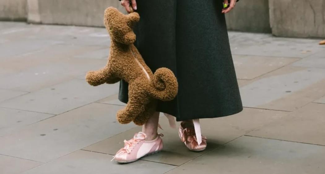 הלוק שגורם לנו לעשות פלייה: טרנד ה-Ballet Sneakers משתלט על הרחובות | jour-magazine.co.il