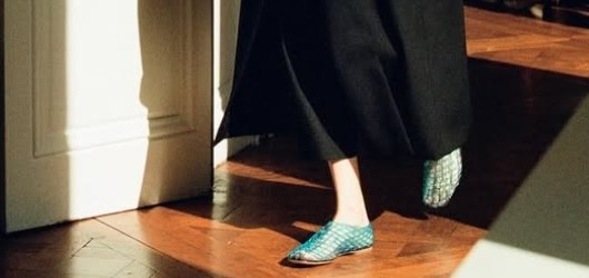 נוסטלגיה שקופה: סנדלי הג'לי חוזרים לכבוש לנו את המלתחה | jour-magazine.co.il